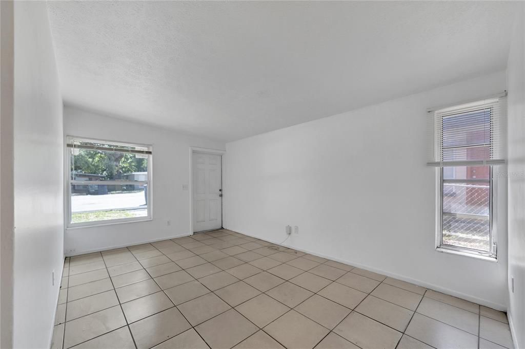 Activo con contrato: $599,000 (8 camas, 0 baños, 1576 Pies cuadrados)
