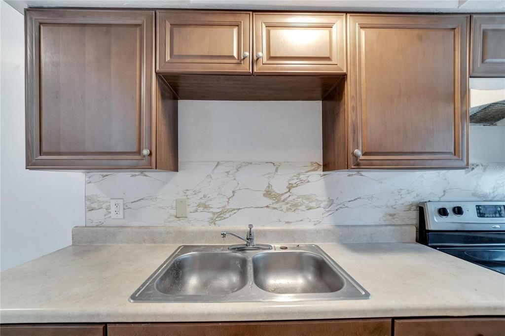 Activo con contrato: $599,000 (8 camas, 0 baños, 1576 Pies cuadrados)