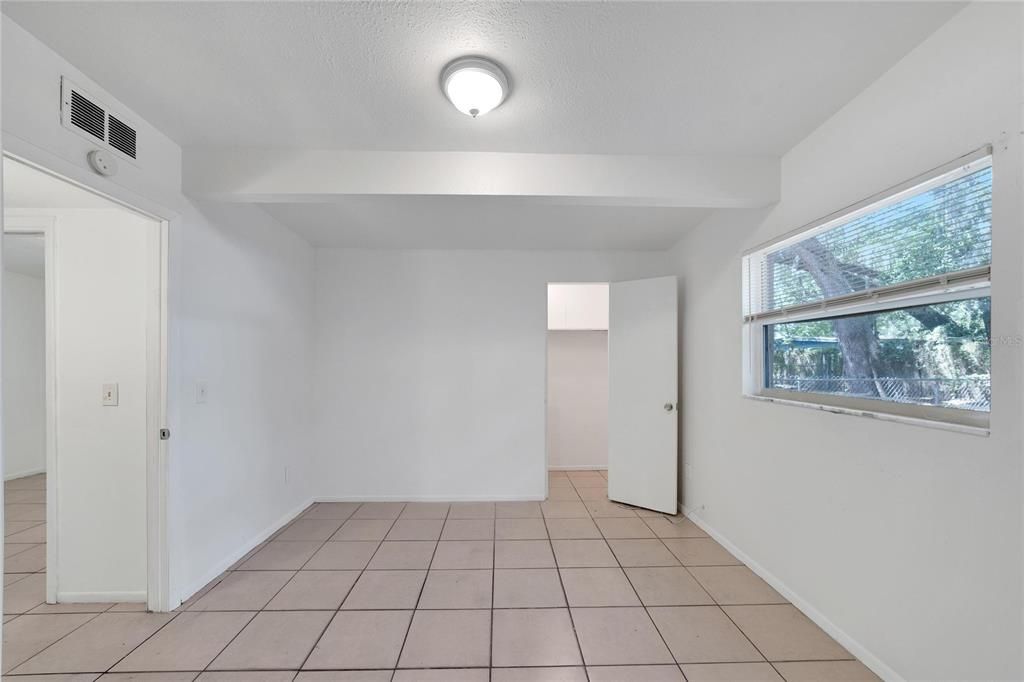 Activo con contrato: $599,000 (8 camas, 0 baños, 1576 Pies cuadrados)