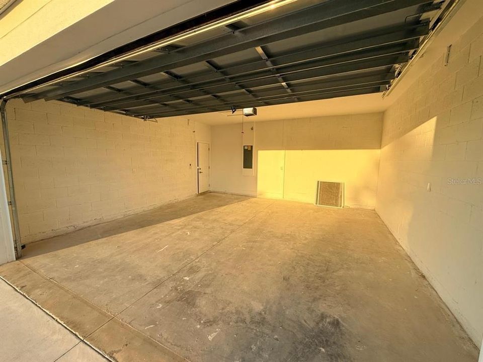 For Rent: $1,800 (3 beds, 2 baths, 1402 Square Feet)