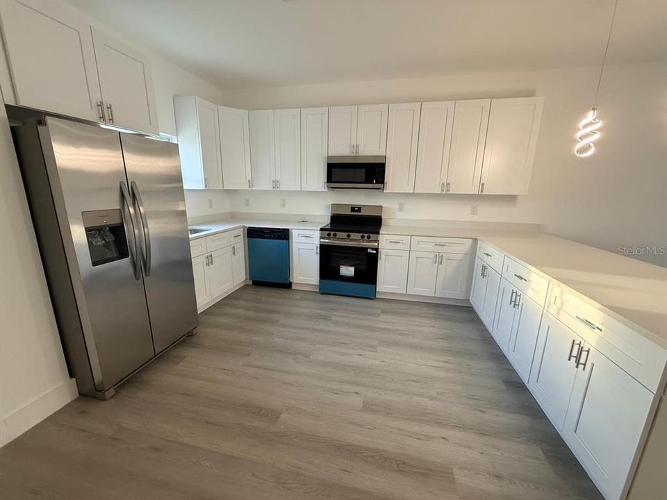 For Rent: $1,800 (3 beds, 2 baths, 1402 Square Feet)