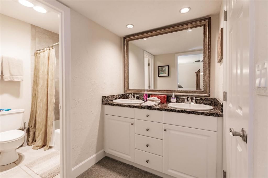For Rent: $8,010 (2 beds, 2 baths, 1310 Square Feet)