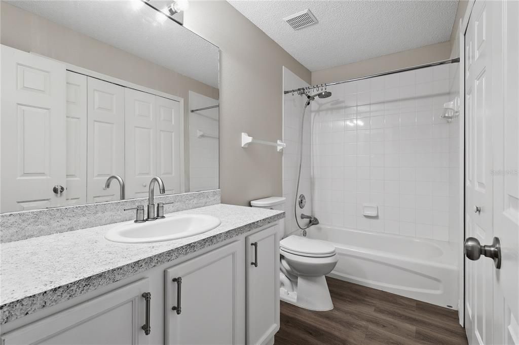 Activo con contrato: $249,900 (2 camas, 2 baños, 1580 Pies cuadrados)