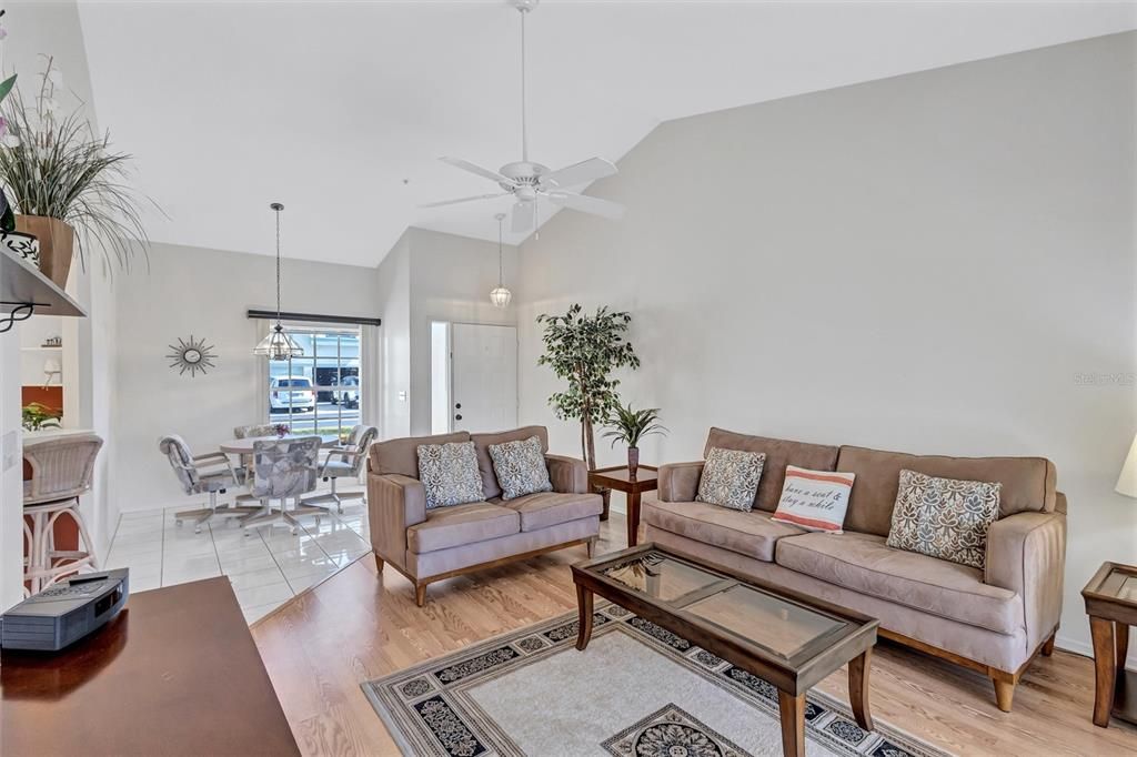 For Sale: $159,000 (2 beds, 2 baths, 1004 Square Feet)