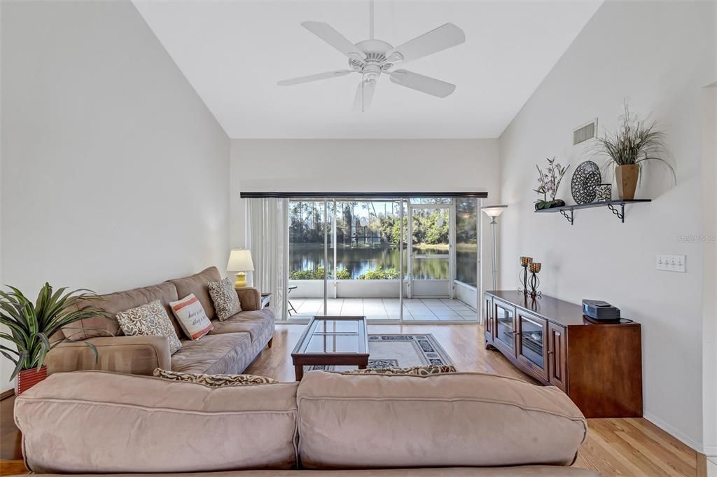 For Sale: $159,000 (2 beds, 2 baths, 1004 Square Feet)