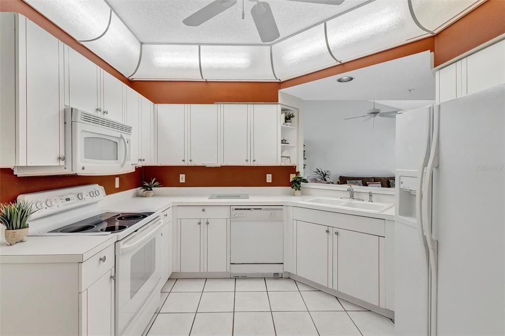 For Sale: $159,000 (2 beds, 2 baths, 1004 Square Feet)