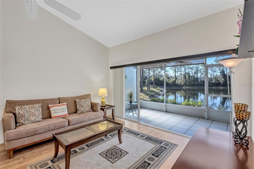 For Sale: $159,000 (2 beds, 2 baths, 1004 Square Feet)