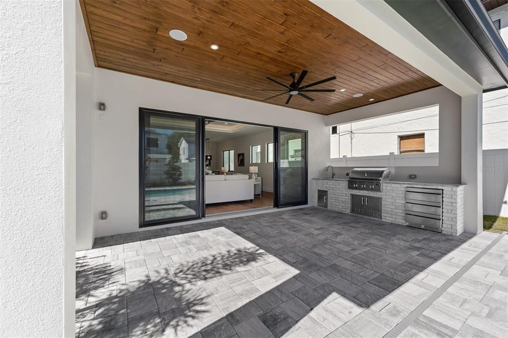 Activo con contrato: $1,639,900 (5 camas, 4 baños, 3252 Pies cuadrados)