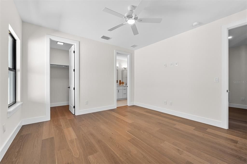 Activo con contrato: $1,639,900 (5 camas, 4 baños, 3252 Pies cuadrados)