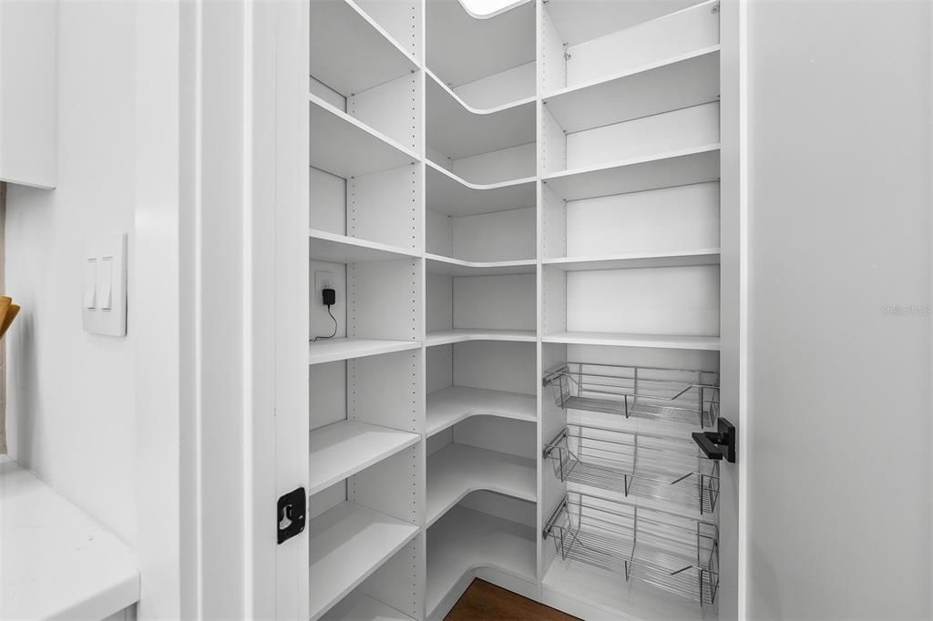 Activo con contrato: $1,639,900 (5 camas, 4 baños, 3252 Pies cuadrados)