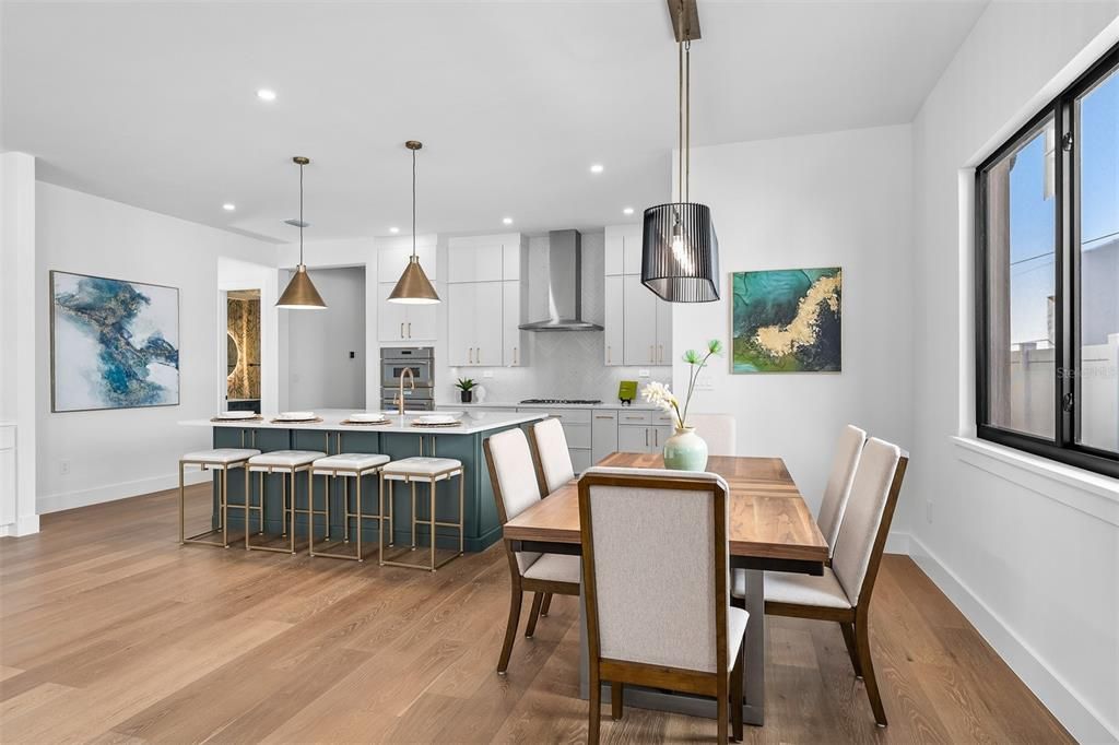Activo con contrato: $1,639,900 (5 camas, 4 baños, 3252 Pies cuadrados)