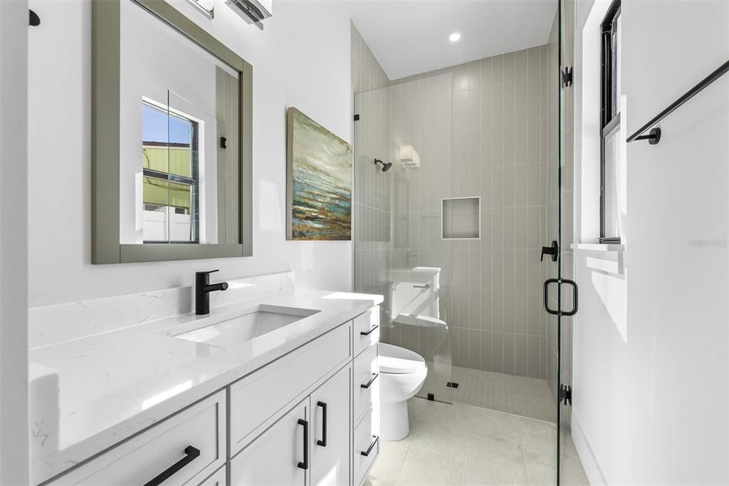 Activo con contrato: $1,639,900 (5 camas, 4 baños, 3252 Pies cuadrados)