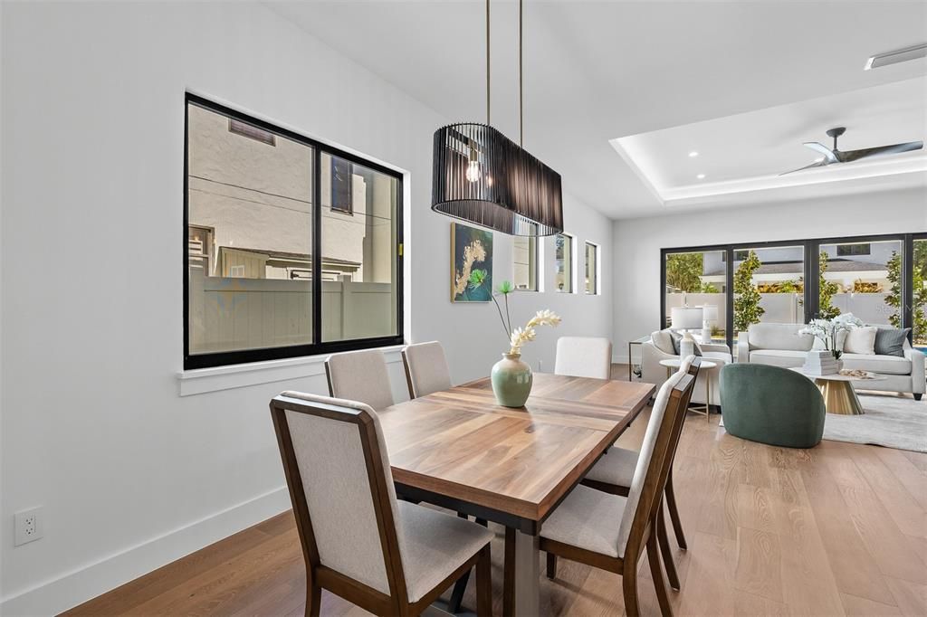 Activo con contrato: $1,639,900 (5 camas, 4 baños, 3252 Pies cuadrados)