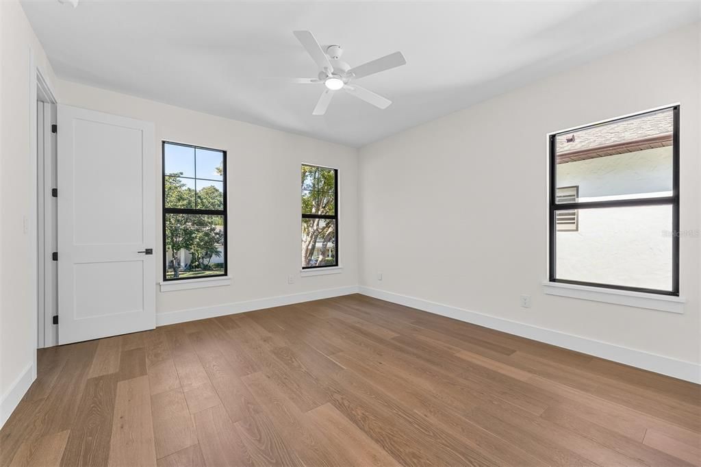 Activo con contrato: $1,639,900 (5 camas, 4 baños, 3252 Pies cuadrados)