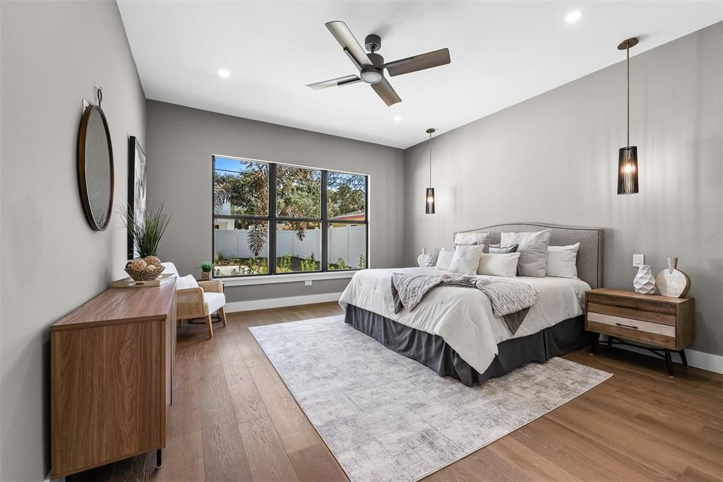Activo con contrato: $1,639,900 (5 camas, 4 baños, 3252 Pies cuadrados)