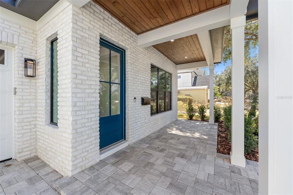 Activo con contrato: $1,639,900 (5 camas, 4 baños, 3252 Pies cuadrados)