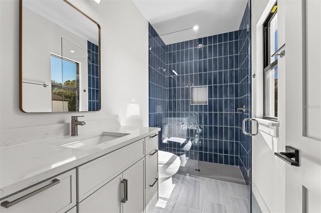Activo con contrato: $1,639,900 (5 camas, 4 baños, 3252 Pies cuadrados)