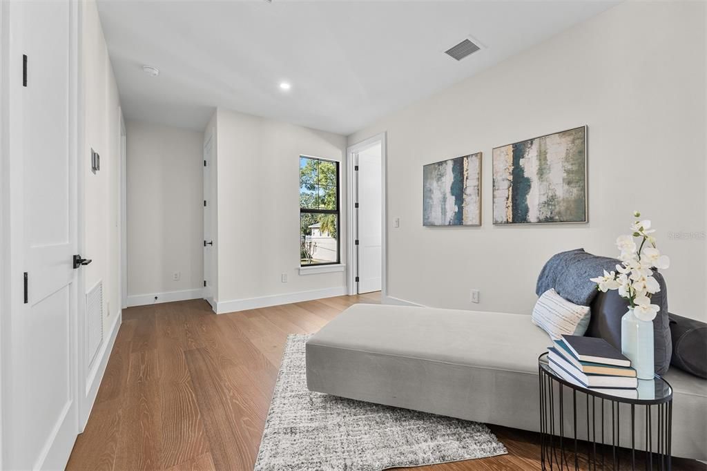 Activo con contrato: $1,639,900 (5 camas, 4 baños, 3252 Pies cuadrados)