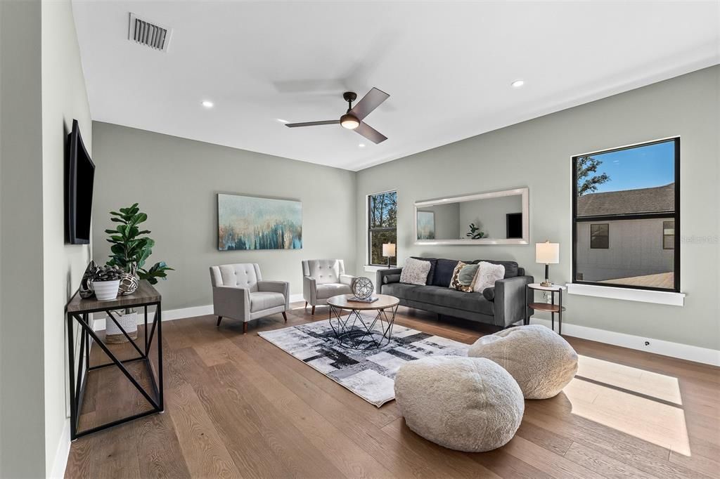 Activo con contrato: $1,639,900 (5 camas, 4 baños, 3252 Pies cuadrados)
