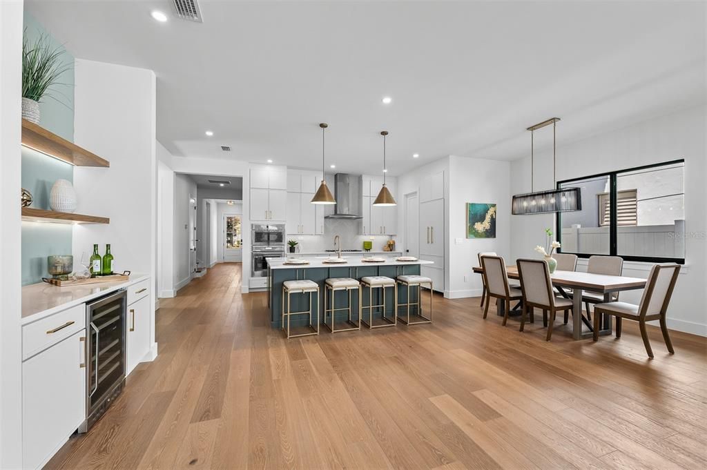 Activo con contrato: $1,639,900 (5 camas, 4 baños, 3252 Pies cuadrados)