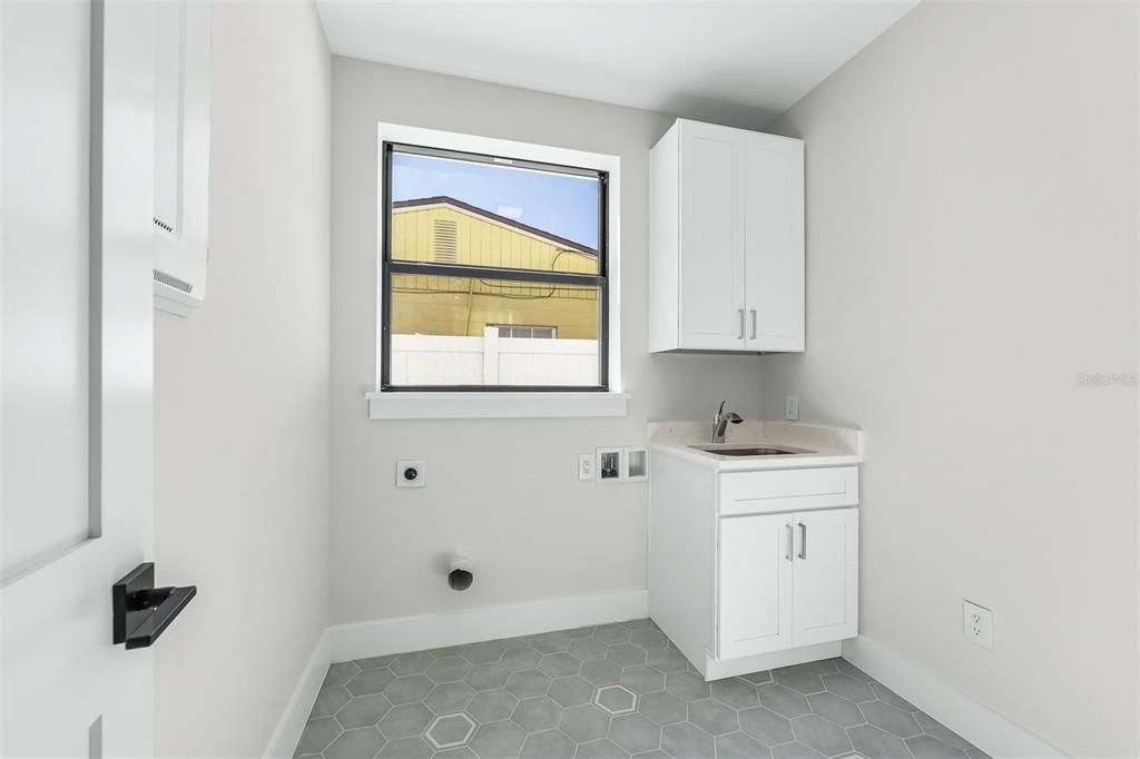 Activo con contrato: $1,639,900 (5 camas, 4 baños, 3252 Pies cuadrados)