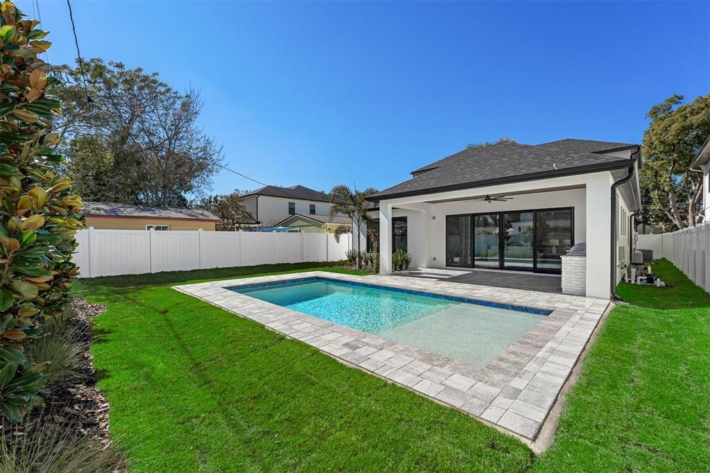 Activo con contrato: $1,639,900 (5 camas, 4 baños, 3252 Pies cuadrados)