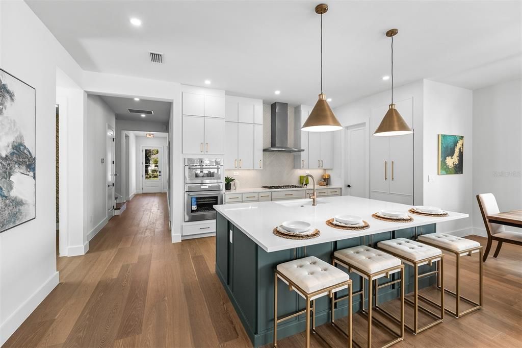 Activo con contrato: $1,639,900 (5 camas, 4 baños, 3252 Pies cuadrados)