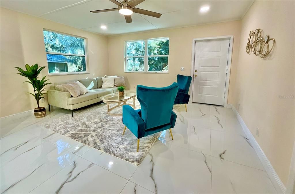 En Venta: $249,800 (2 camas, 2 baños, 1020 Pies cuadrados)