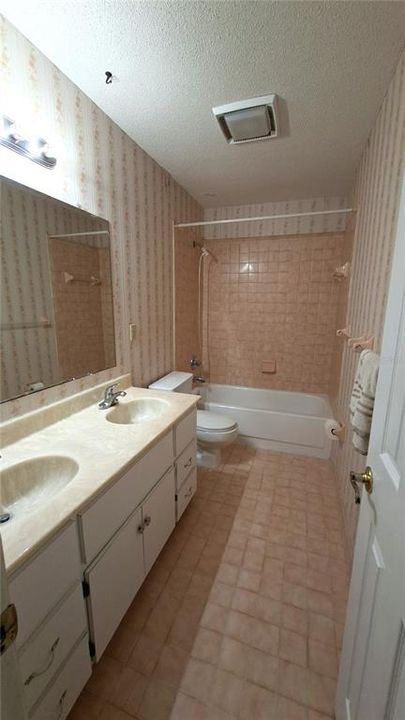 For Sale: $280,000 (3 beds, 2 baths, 1352 Square Feet)