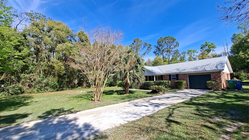 For Sale: $280,000 (3 beds, 2 baths, 1352 Square Feet)