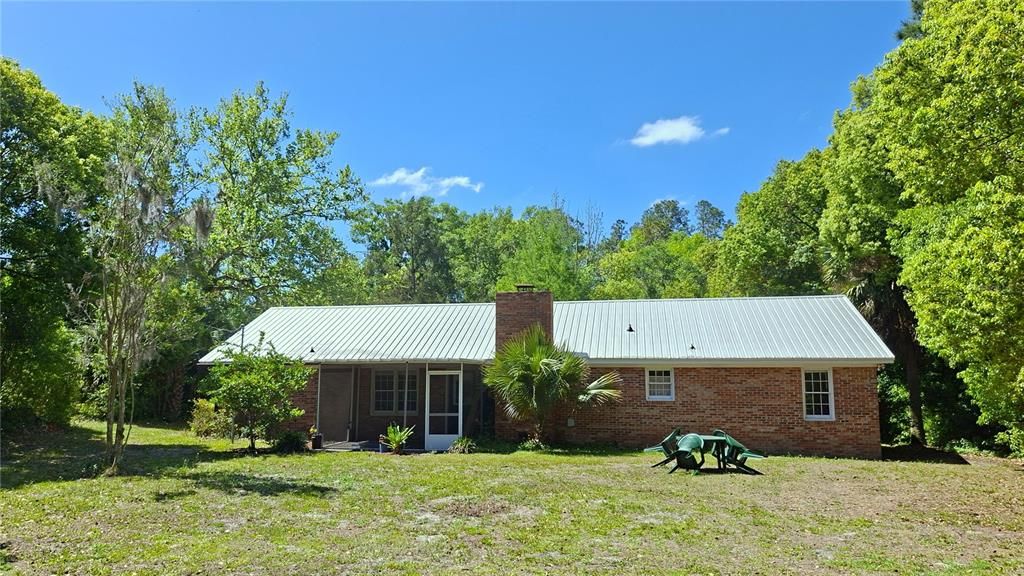 For Sale: $280,000 (3 beds, 2 baths, 1352 Square Feet)