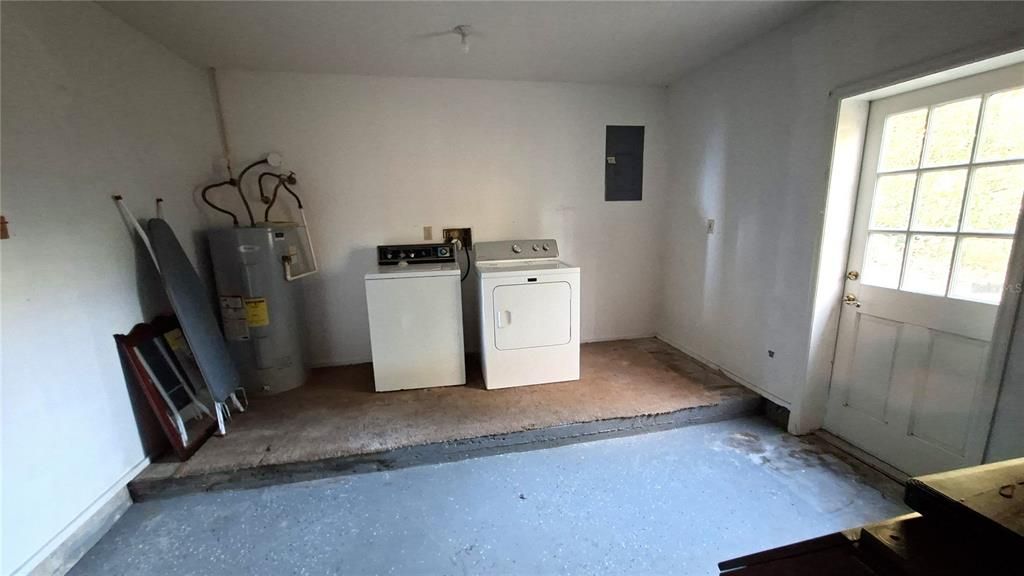 For Sale: $280,000 (3 beds, 2 baths, 1352 Square Feet)