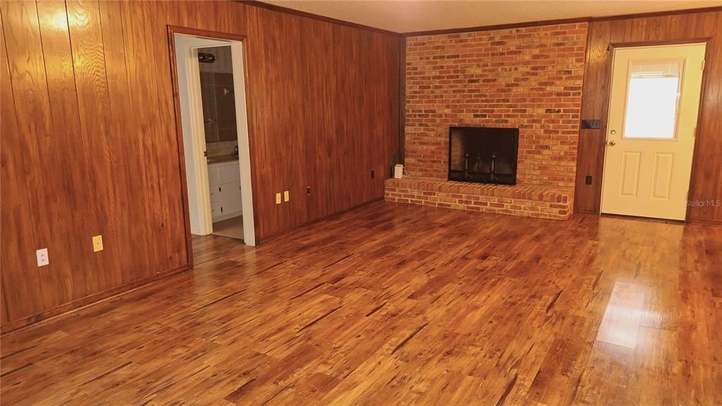 For Sale: $280,000 (3 beds, 2 baths, 1352 Square Feet)