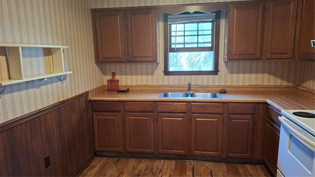 For Sale: $280,000 (3 beds, 2 baths, 1352 Square Feet)