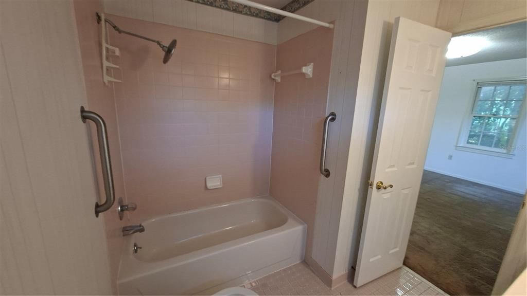 For Sale: $280,000 (3 beds, 2 baths, 1352 Square Feet)
