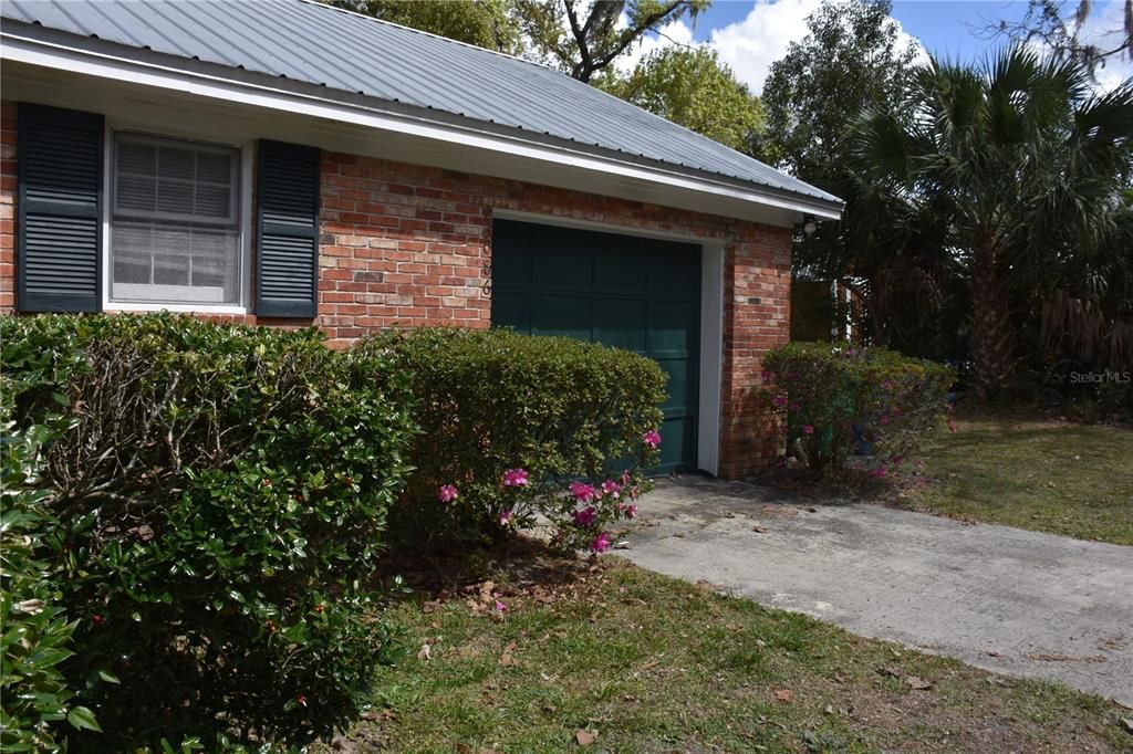 For Sale: $280,000 (3 beds, 2 baths, 1352 Square Feet)