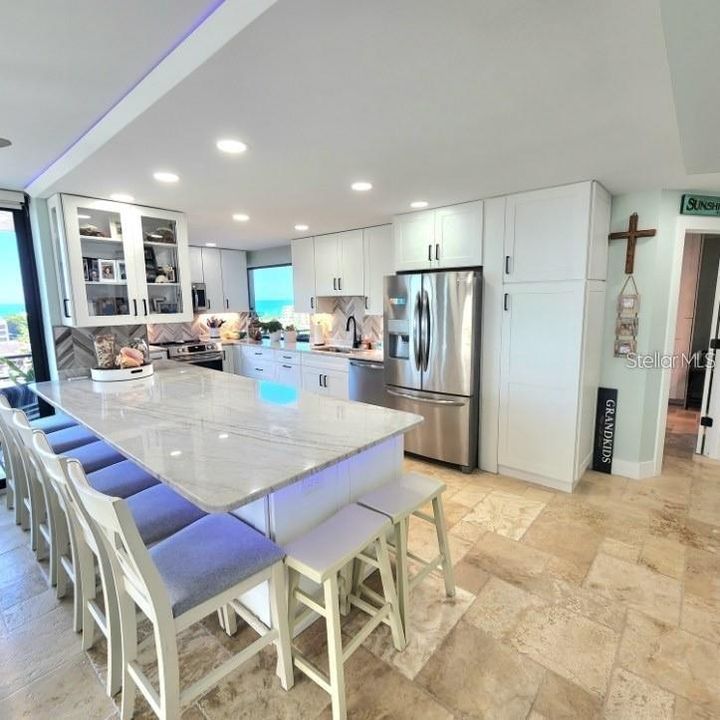 Под контрактом: $975,000 (2 спален, 2 ванн, 1290 Квадратных фут)