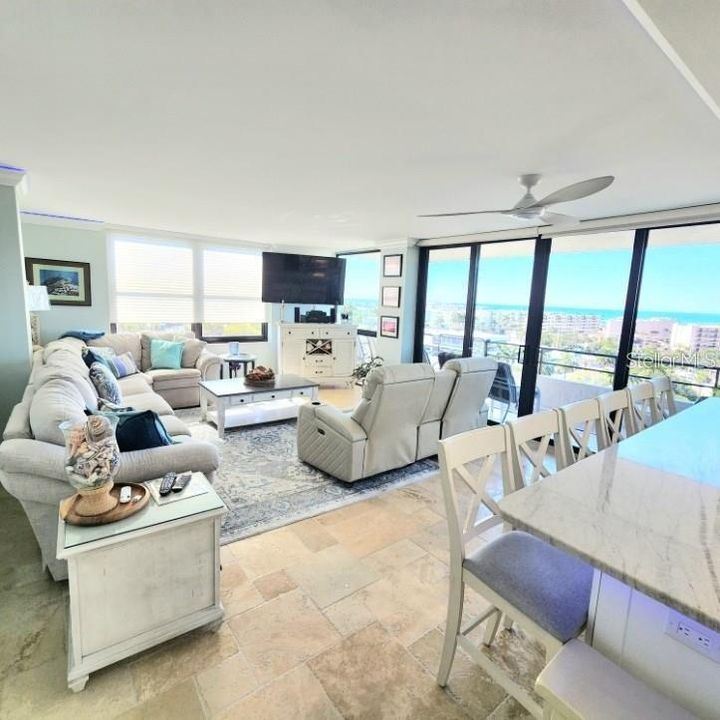 Под контрактом: $975,000 (2 спален, 2 ванн, 1290 Квадратных фут)