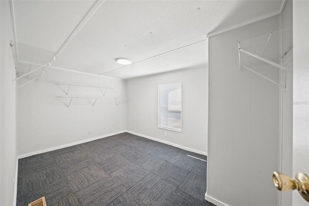 На продажу: $109,900 (2 спален, 1 ванн, 658 Квадратных фут)