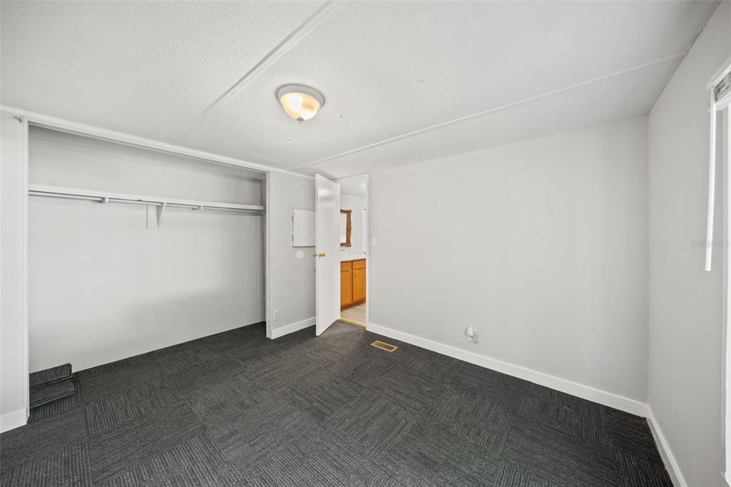 На продажу: $109,900 (2 спален, 1 ванн, 658 Квадратных фут)