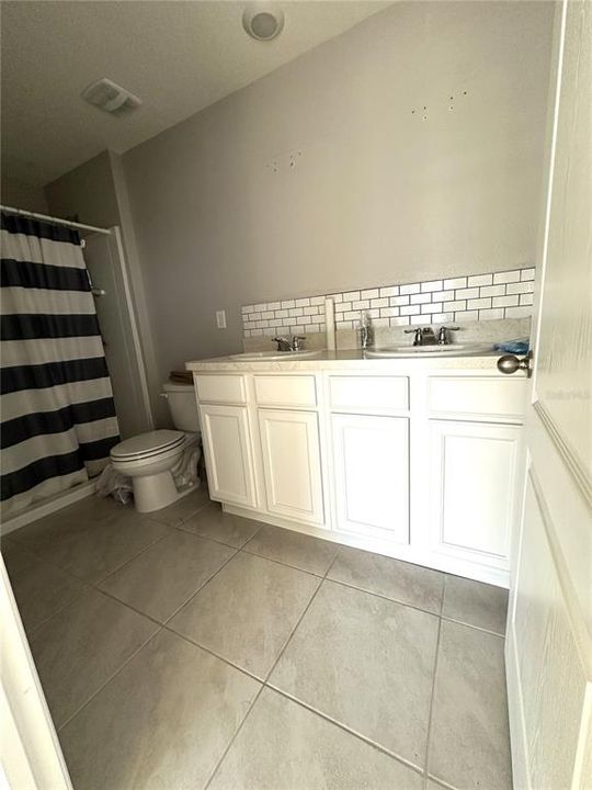 Activo con contrato: $259,600 (3 camas, 2 baños, 1452 Pies cuadrados)