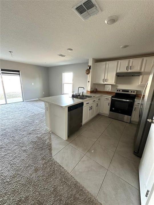 Activo con contrato: $259,600 (3 camas, 2 baños, 1452 Pies cuadrados)