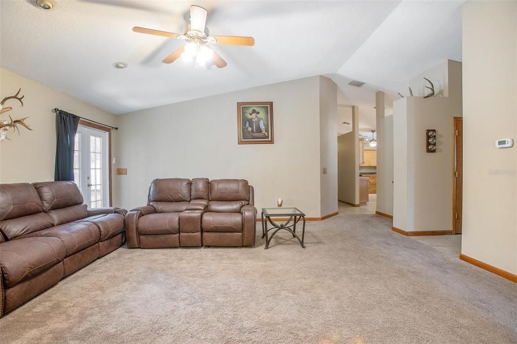 待售: $539,000 (4 贝兹, 2 浴室, 2074 平方英尺)