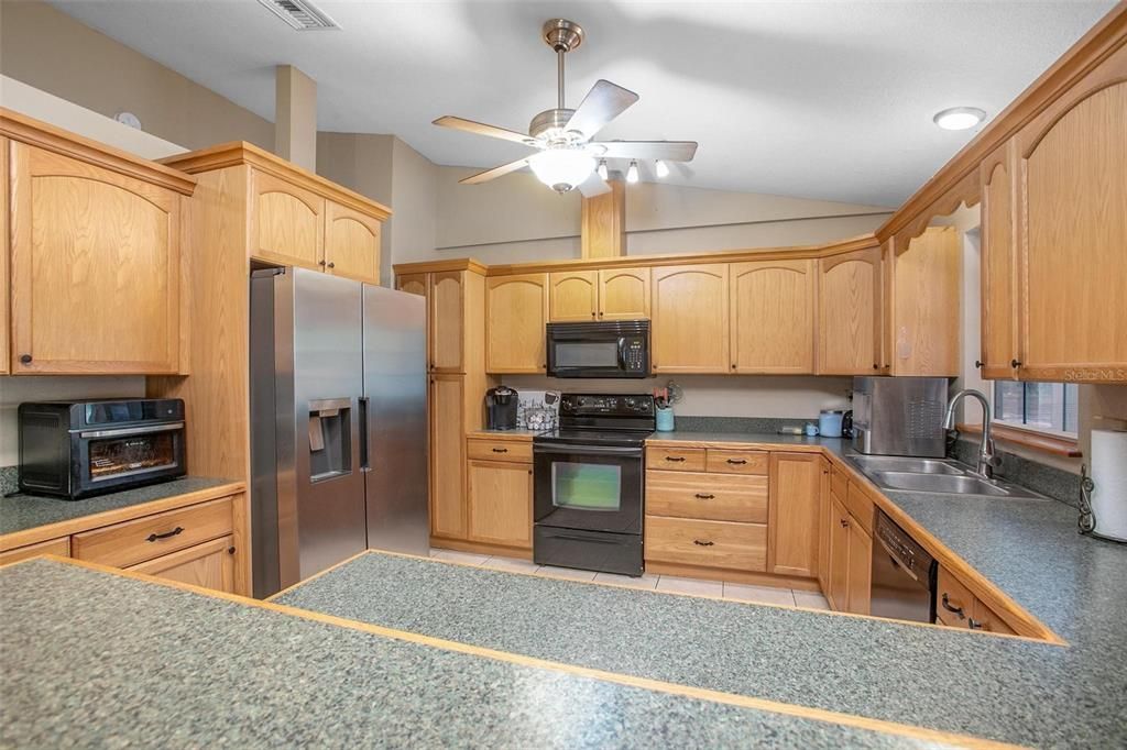 待售: $539,000 (4 贝兹, 2 浴室, 2074 平方英尺)