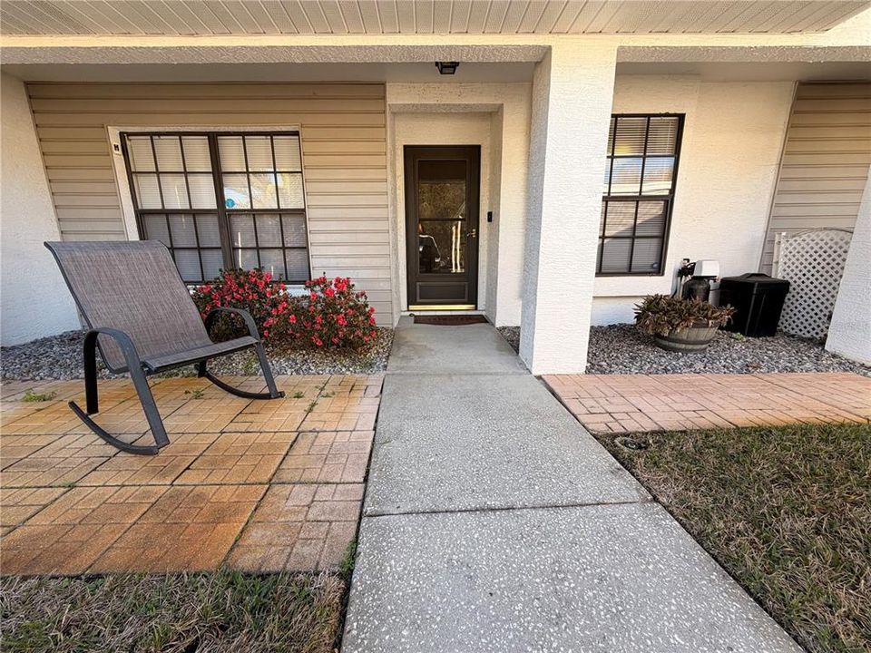 For Rent: $1,600 (2 beds, 2 baths, 876 Square Feet)