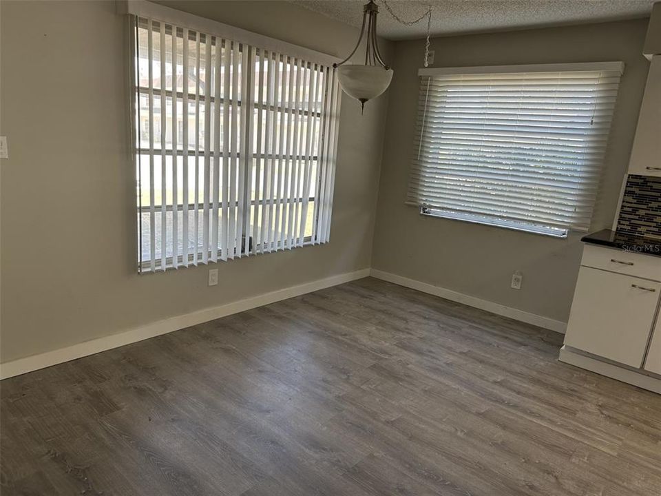 Под контрактом: $119,900 (2 спален, 1 ванн, 936 Квадратных фут)