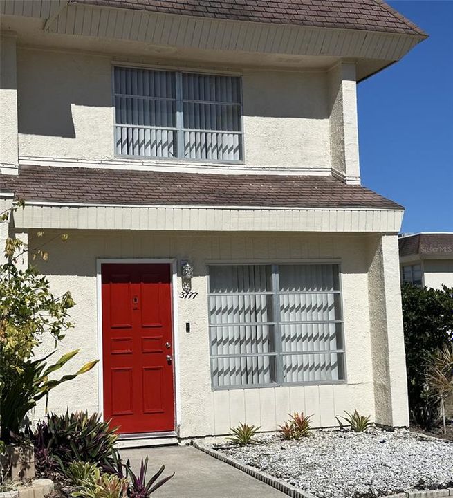 Под контрактом: $119,900 (2 спален, 1 ванн, 936 Квадратных фут)