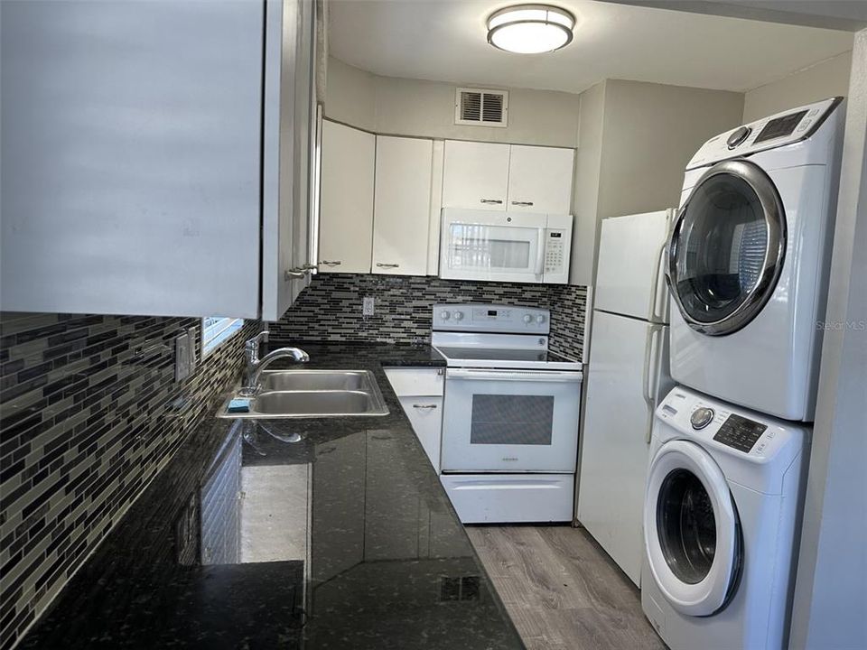 Под контрактом: $119,900 (2 спален, 1 ванн, 936 Квадратных фут)