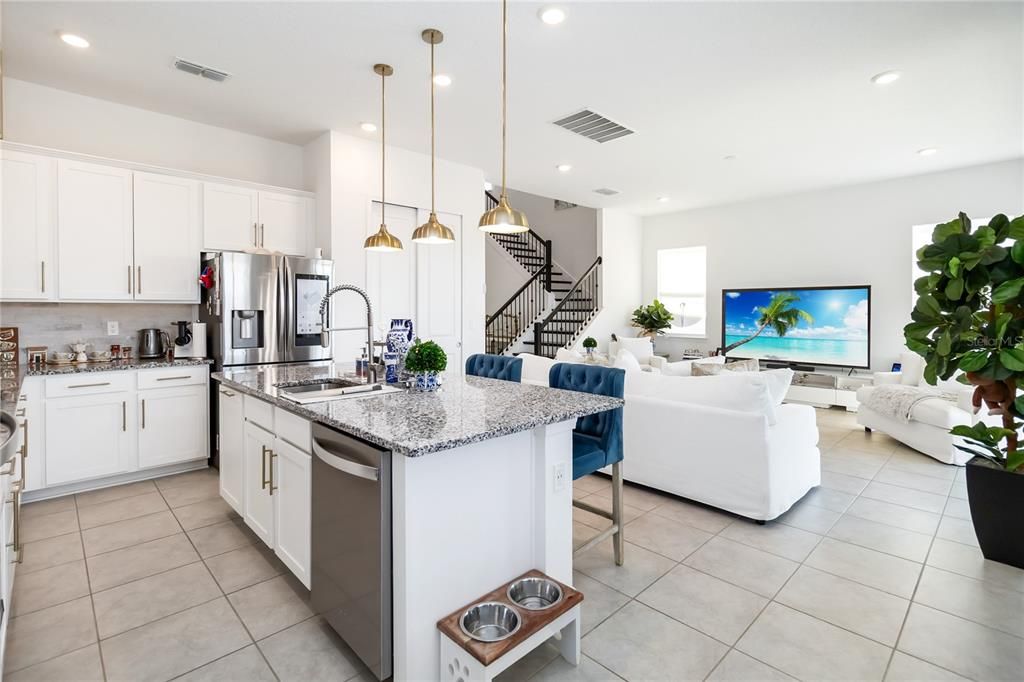 Activo con contrato: $833,000 (4 camas, 3 baños, 2817 Pies cuadrados)