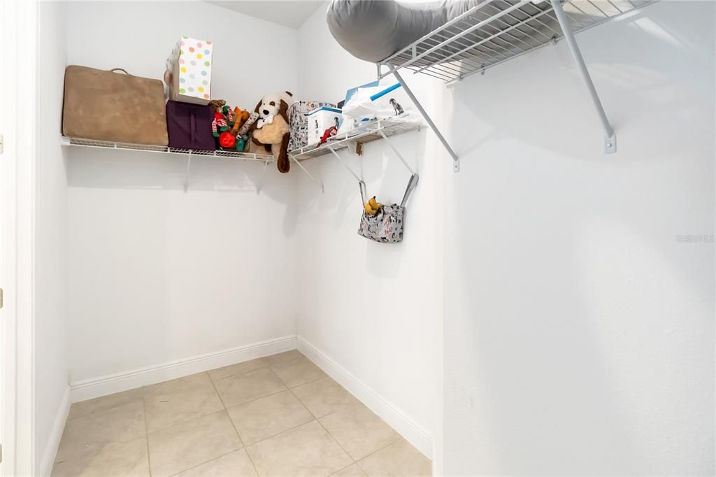 Activo con contrato: $833,000 (4 camas, 3 baños, 2817 Pies cuadrados)